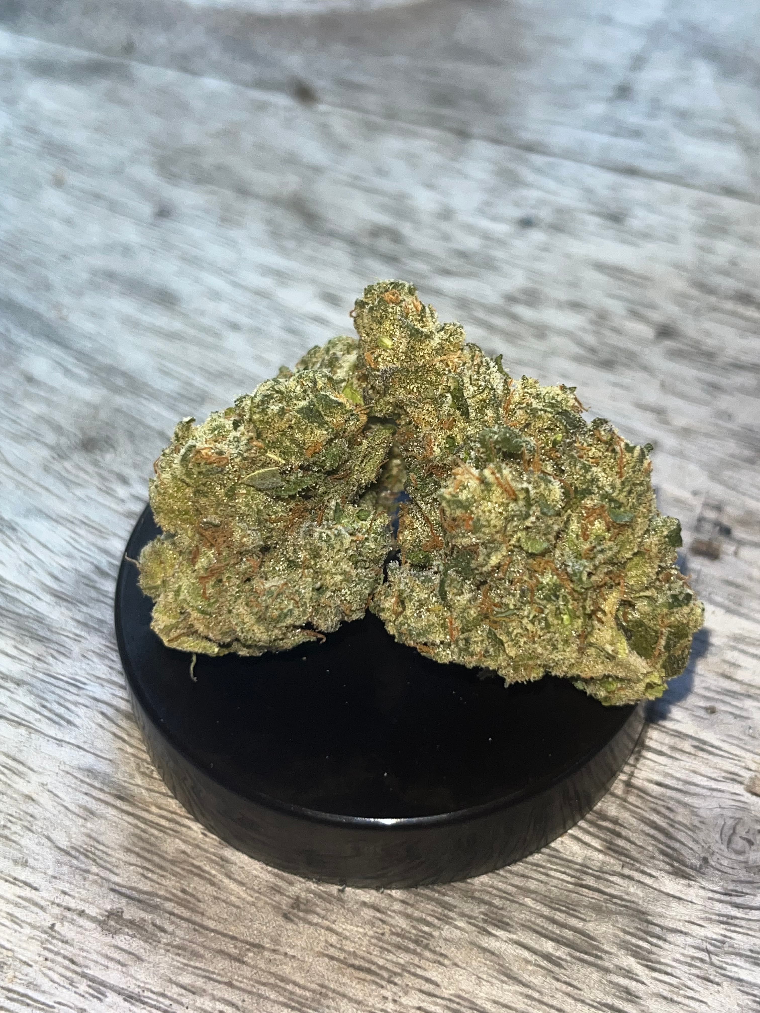 Lemon Papaya weed experiment bud โ THC 25%